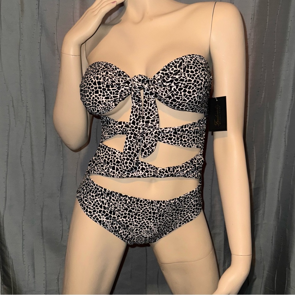 NWT FREDERICK'S OF HOLLYWOOD Black White Montauk Cutout Swimsuit